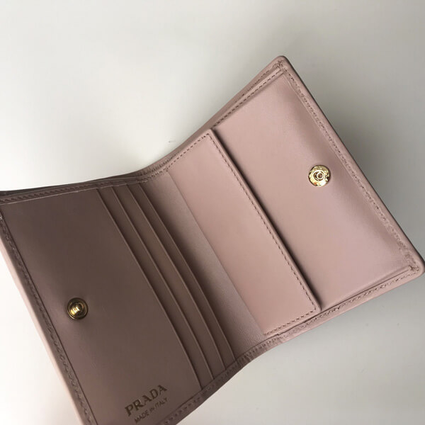 2019新作素敵《PRADA プラダスーパーコピー》ソフトカーフ コンパクト財布 CAMMEO